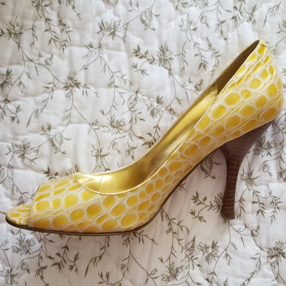 Yellow Peep Toes Shoes Sz 9 by Enzo Angiol…